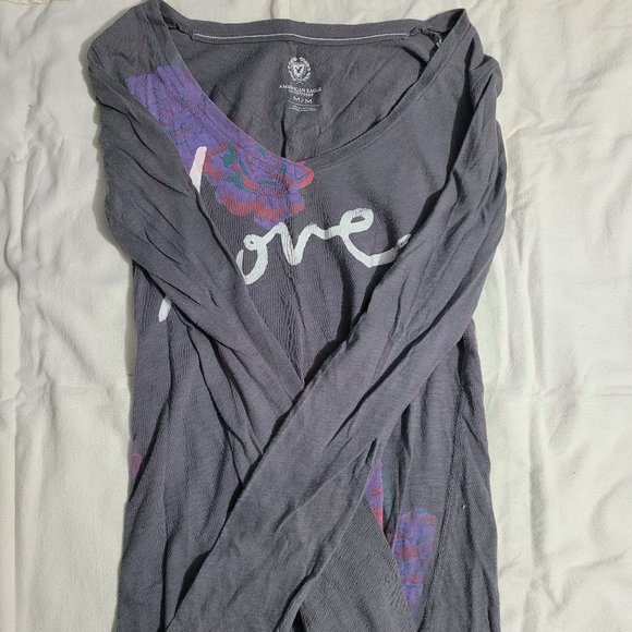 American Eagle grey floral long sleeve shirt in a size medium - Picture 4 of 6